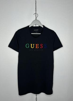 Оригинальная очень крутая футболка guess из новых коллекций с большим лого