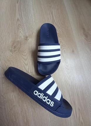 Сланцы для мальчика adidas, размер 35.