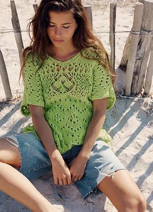 Неоново лаймовый топ ажурной вязки актуальный на сайте zara