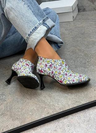 В наявності новинка нереальні стильові туфлі трапеція підбор шкіра ексклюзив