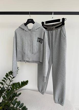 Спортивный костюм