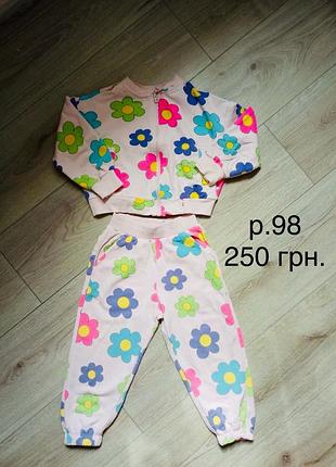 Спортивний костюм на дівчинку