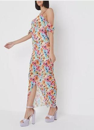 Очень красивое платье.