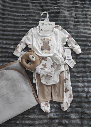 Набір одягу 3/6 міс боді/лосини/чоловічок/шапочка/слюнявчик/пінетки/іграшка/пелінка