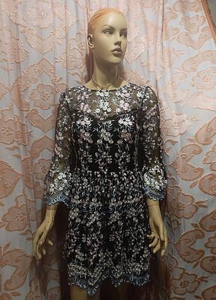 Очень красивое платье.