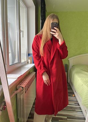 Червоне пальто