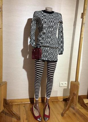 Платье трикотажное с длинным рукавом черно- белый принт