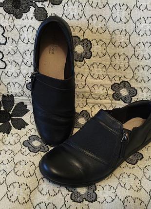 Шкіряні жіночі закриті туфлі напівчеревики clarks