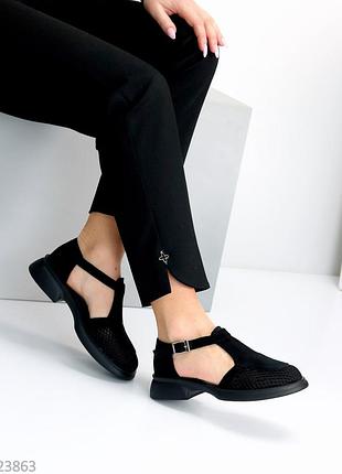 Шикарні босоніжки в замші чорного кольору, невисока підошва, закритий носок, новинка 2025, на вихід,