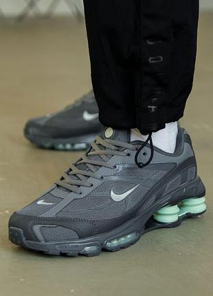 Мужские кроссовки высокого качества приятный материал красиво сидят на ноге стильные кроссовки