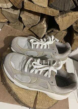 Кроссовки zara