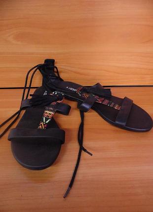 Босоножки divided&amp;