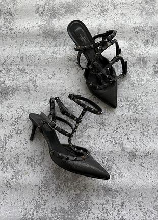 Шикарні туфлі valentino garavani rockstud