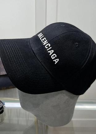 Кепка відомого бренду