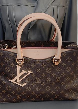 Louise vuitton стокова сумка у новенькому стані розмір висота 24 ширина 35 дно сумки 13 см, багато відділень