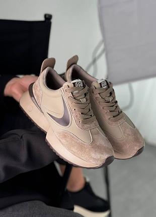 Натуральные кожаные и замшевые кроссовки цвета капучино