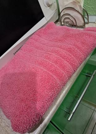 Полотенце махровое брендовое.махра густая, мягкая.розового цвета.