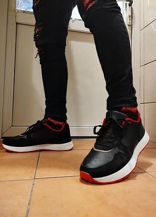 Стильні чоловічі кросівки