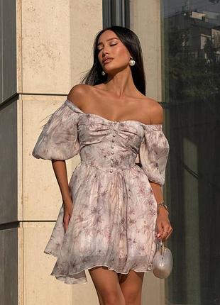 Платье с чашками в принт