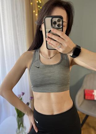 Серый спортивный топ nike