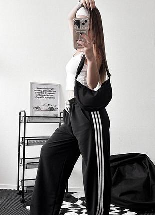 Широкие брюки с лампасами,