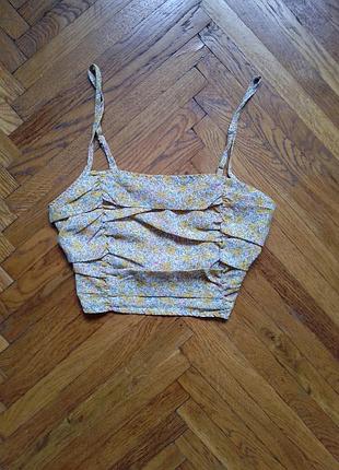 Топ кроп, на спине резинка, бретельки регулируются от shein