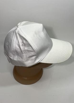 Біла бавовняна бейсболка з вигнутим козирком та регулюванням на липучці н084  стильна та зручна бейс