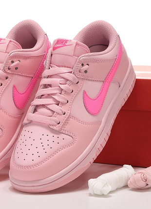 Кросівки dunk low gs triple pink