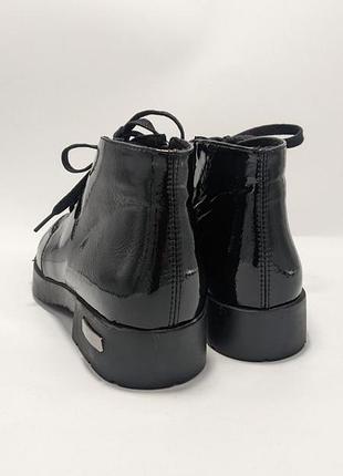 Ласковые женские ботинки