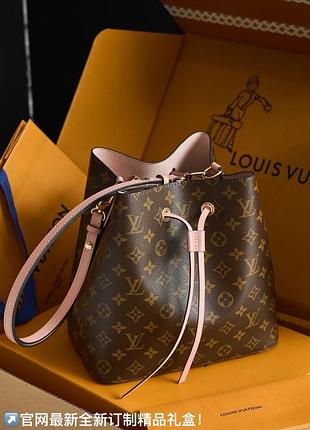 Шикарная сумочка lv кожа