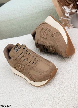 Натуральные замшевые коричневые кроссовки с текстильными вставками2 фото