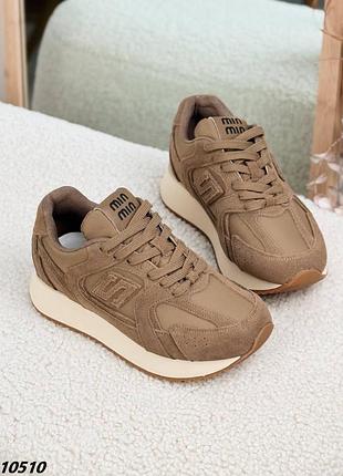 Натуральные замшевые коричневые кроссовки с текстильными вставками3 фото