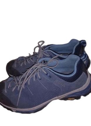 Трекинговые ботинки