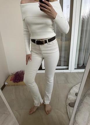 Молочные джинсы zara с разрезами