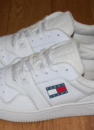 Кожаные кроссовки 42 р tommy hilfiger