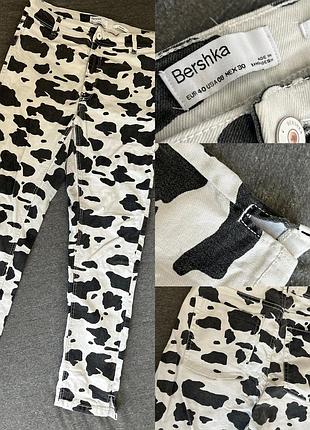 Белые джинсы с принтом коровы от bershka