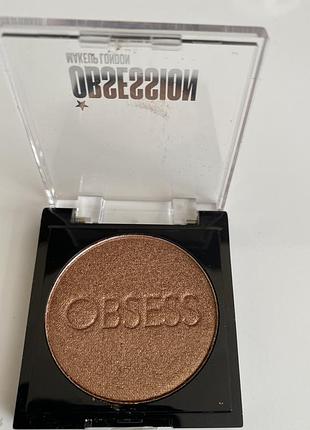 В наличии тени для век revolution makeup obsession e157-nova