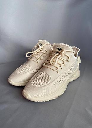 Легкі кросівки на весну/літо