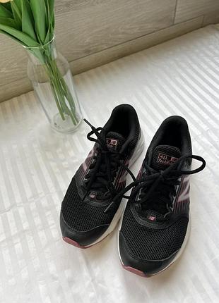 Кросівки new balance
