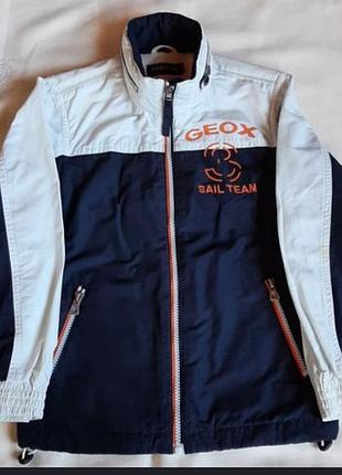 Куртка - ветровка с капюшоном geox.