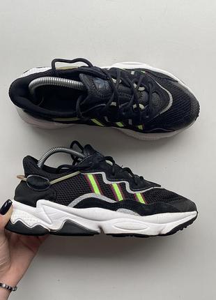 Кроссовки adidas ozweego