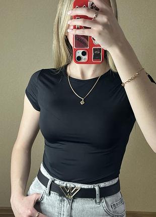 Базовая обтягивающая футболка в стиле скимс