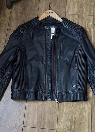 Женская кожаная куртка levi’s