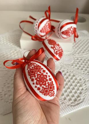 Пасхальные вышитые яечка «красное то любовь»
