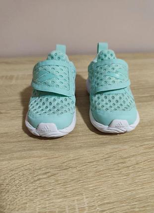 Кроссовки adidas. 2
