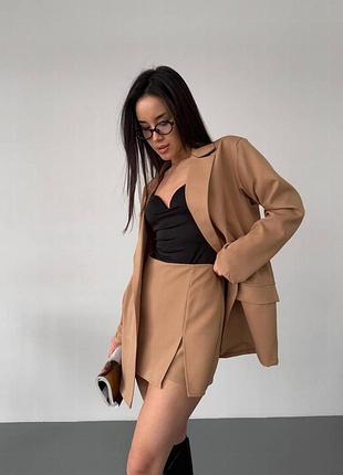 Діловий костюм з юбкою, костюм піджак та спідниця-шорти, піджак оверсайз та коротка спідниця шортиками