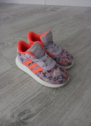 Оригинальные кроссовки adidas на девочку в отличном состоянии