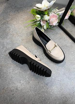 Лоферы женские