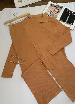 Костюм у рубчик