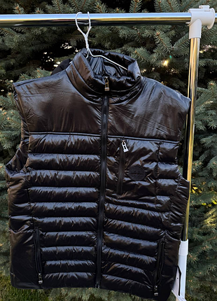 Жилетка от бренда stone island 🌐